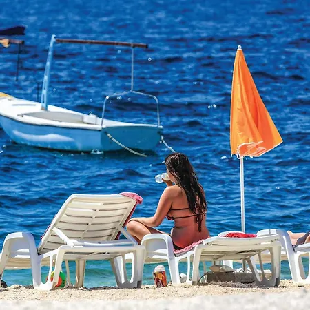 Beautiful In Okrug Gornji アパート トロギール