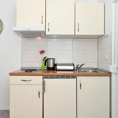 Apartment Amazing In Okrug Gornji With Wifi