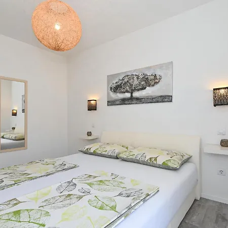 Amazing In Okrug Gornji With Wifi * Trogir