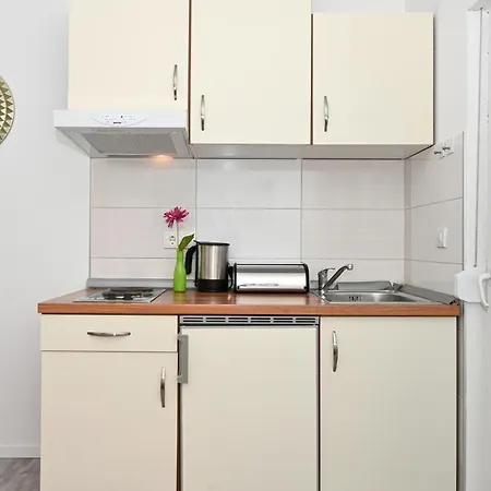 Apartment Amazing In Okrug Gornji With Wifi *