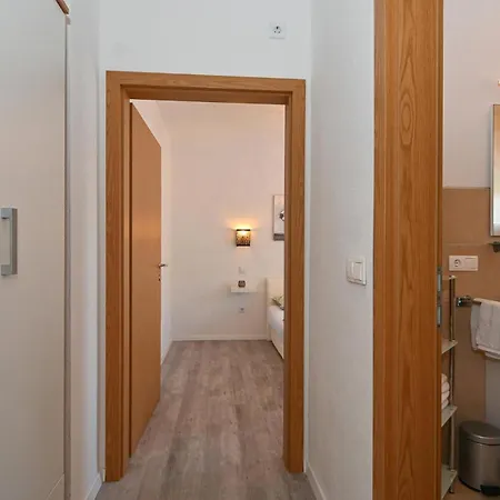 Appartement Awesome In Okrug Gornji With View